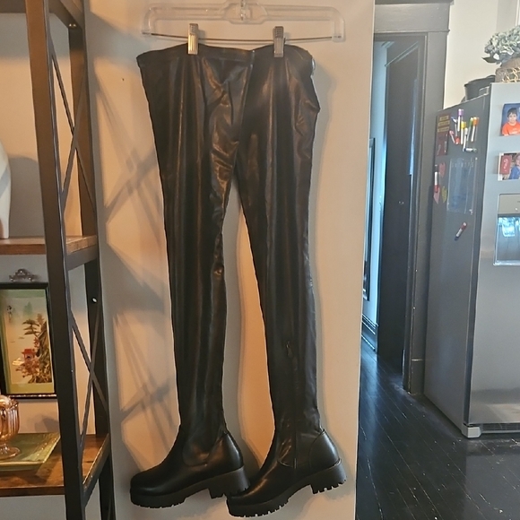 Azalea Wang Shoes - Azalea Wang Black Eureva-Proceed Over The Knee Stretch Boots